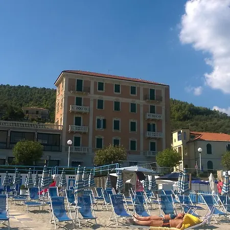 Hotel Monique-2